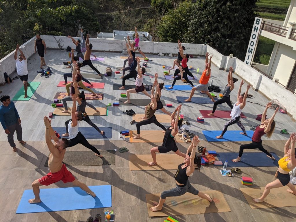Yoga terasa Rishikeh Vinyasa Yoga School